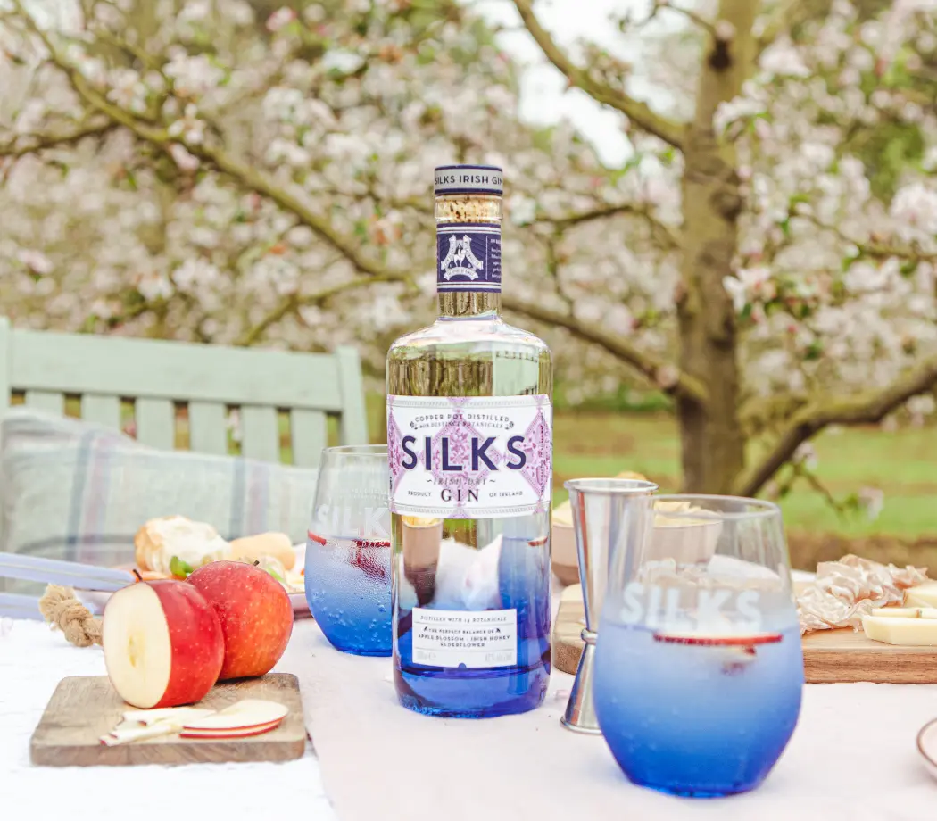 silks gin bottle on table